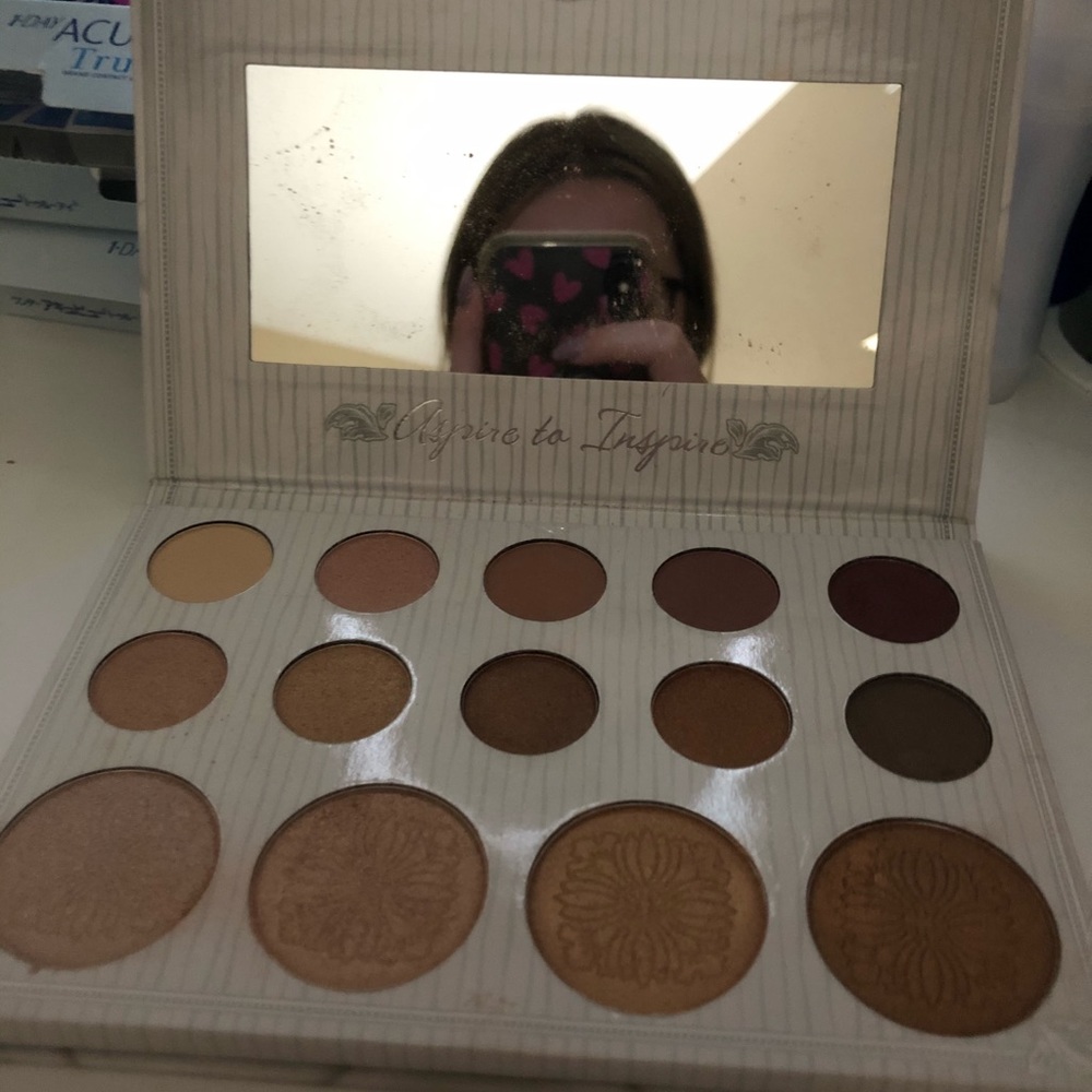 Carli Bybel palette: bh cosmetics